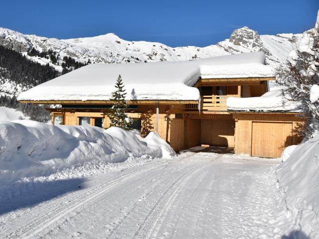 Luxury Chalet with Ski-In/Ski-Out, Sauna & Outdoor Jacuzzi at Le Grand-Bornand FR-1-467-68 - Le Grand Bornand