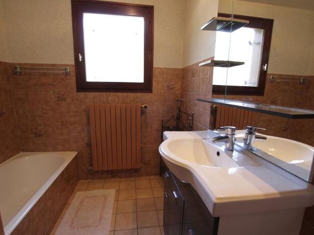Spacious 2-BR Apartment in Le Grand-Bornand - Near Ski Slopes and Village Center FR-1-467-76 - Le Grand Bornand