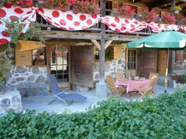Charming Mountain Retreat: Cozy 6-Person Apartment with Sauna, Wood Stove, and Terrace FR-1-467-87 - Le Grand Bornand