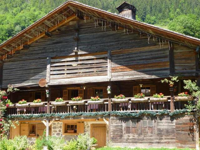 Charming Mountain Retreat: Cozy 6-Person Apartment with Sauna, Wood Stove, and Terrace FR-1-467-87 - Le Grand Bornand
