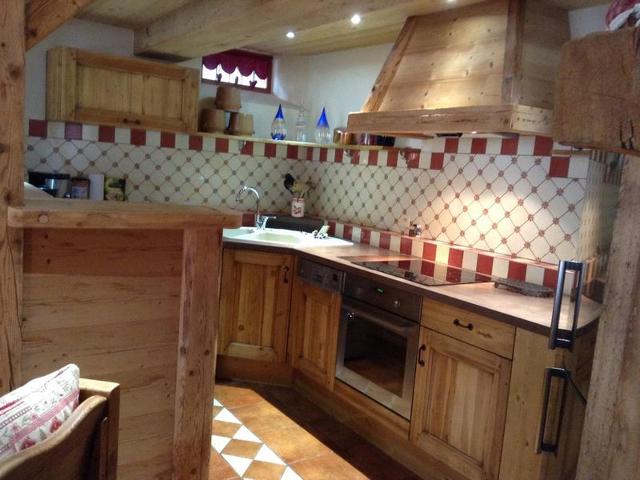 Charming Mountain Retreat: Cozy 6-Person Apartment with Sauna, Wood Stove, and Terrace FR-1-467-87 - Le Grand Bornand