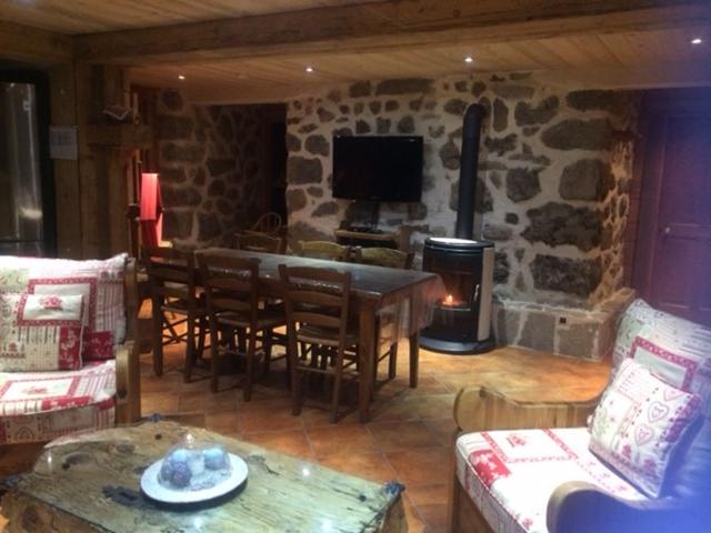 Charming Mountain Retreat: Cozy 6-Person Apartment with Sauna, Wood Stove, and Terrace FR-1-467-87 - Le Grand Bornand