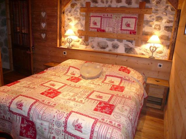 Charming Mountain Retreat: Cozy 6-Person Apartment with Sauna, Wood Stove, and Terrace FR-1-467-87 - Le Grand Bornand