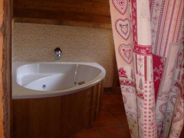 Charming Mountain Retreat: Cozy 6-Person Apartment with Sauna, Wood Stove, and Terrace FR-1-467-87 - Le Grand Bornand