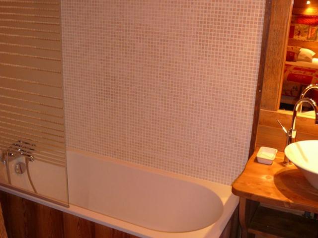 Spacious 160m² Apt for 12 with Jacuzzi, Sauna, Terrace, Garden, 300m from Village Center FR-1-467-89 - Le Grand Bornand