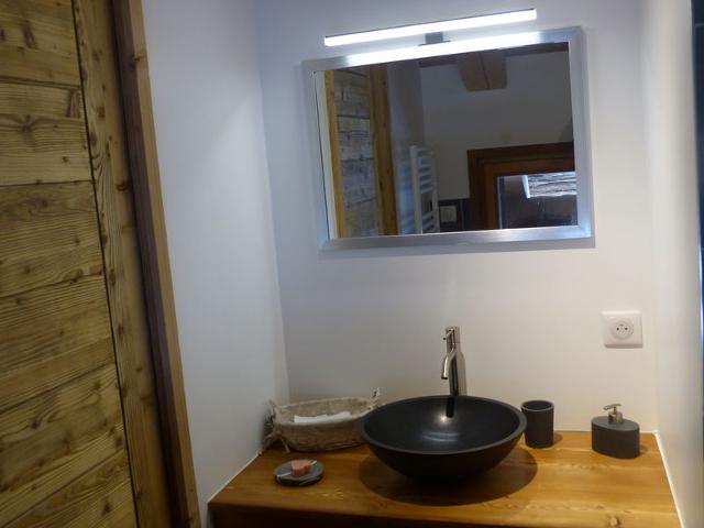 Stunning 4-Star Apartment: Mountain Views, Hot Tub, Near Ski Slopes, Sleeps 10 FR-1-467-100 - Le Grand Bornand