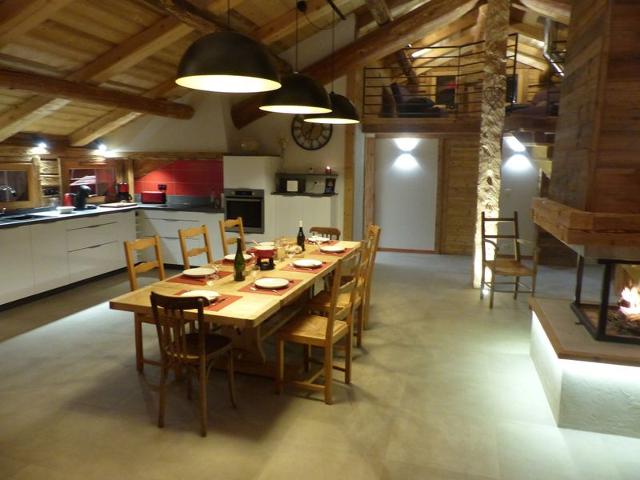 Stunning 4-Star Apartment: Mountain Views, Hot Tub, Near Ski Slopes, Sleeps 10 FR-1-467-100 - Le Grand Bornand