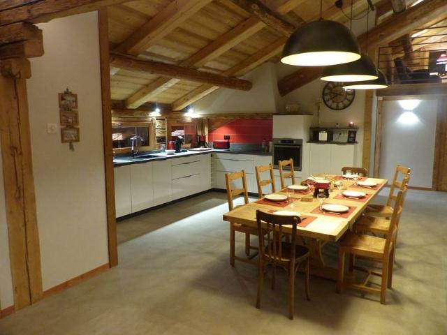 Stunning 4-Star Apartment: Mountain Views, Hot Tub, Near Ski Slopes, Sleeps 10 FR-1-467-100 - Le Grand Bornand