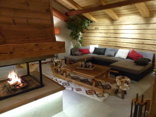 Stunning 4-Star Apartment: Mountain Views, Hot Tub, Near Ski Slopes, Sleeps 10 FR-1-467-100 - Le Grand Bornand