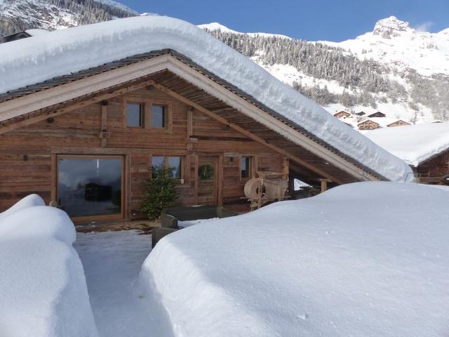 Stunning 4-Star Apartment: Mountain Views, Hot Tub, Near Ski Slopes, Sleeps 10 FR-1-467-100 - Le Grand Bornand