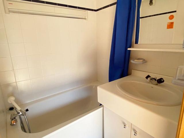 3-Room Apartment with Mezzanine, Sleeps 6, Ski-In/Ski-Out at Morillon 1100 FR-1-412-90 - Morillon Village