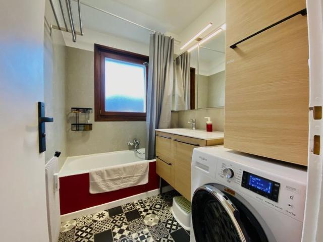 Renovated apartment in village center with balcony and skibus access FR-1-624-145 - Samoëns