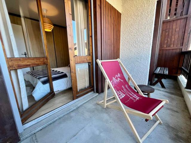 Renovated apartment in village center with balcony and skibus access FR-1-624-145 - Samoëns