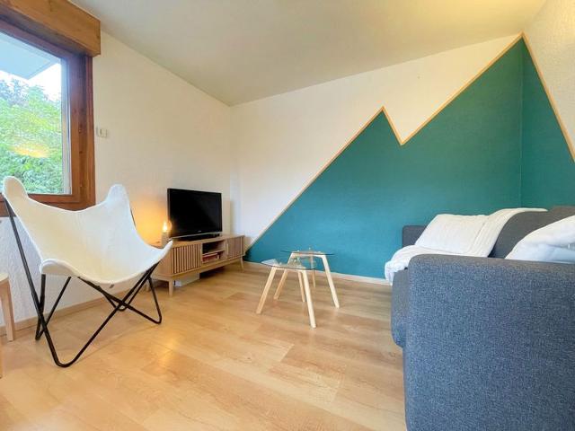 Renovated apartment in village center with balcony and skibus access FR-1-624-145 - Samoëns