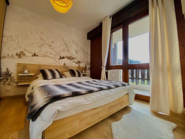 Renovated apartment in village center with balcony and skibus access FR-1-624-145 - Samoëns