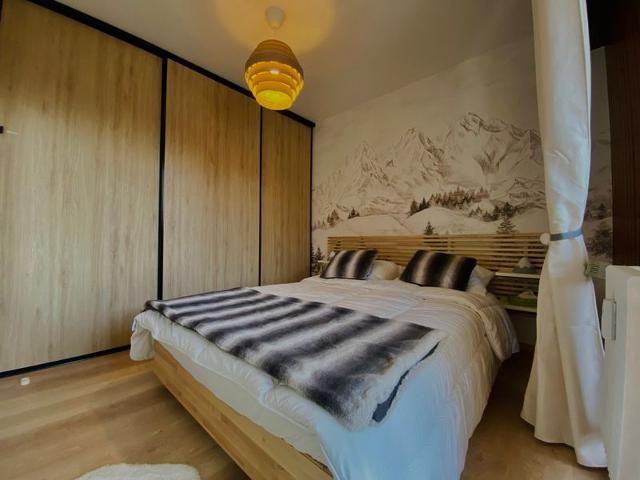 Renovated apartment in village center with balcony and skibus access FR-1-624-145 - Samoëns