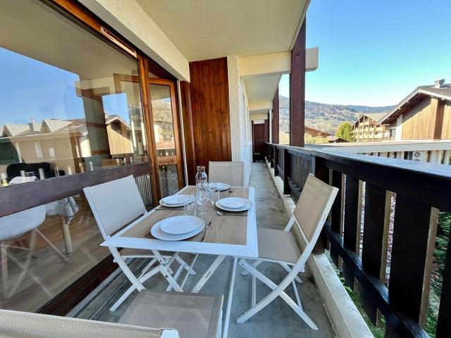 Renovated apartment in village center with balcony and skibus access FR-1-624-145 - Samoëns