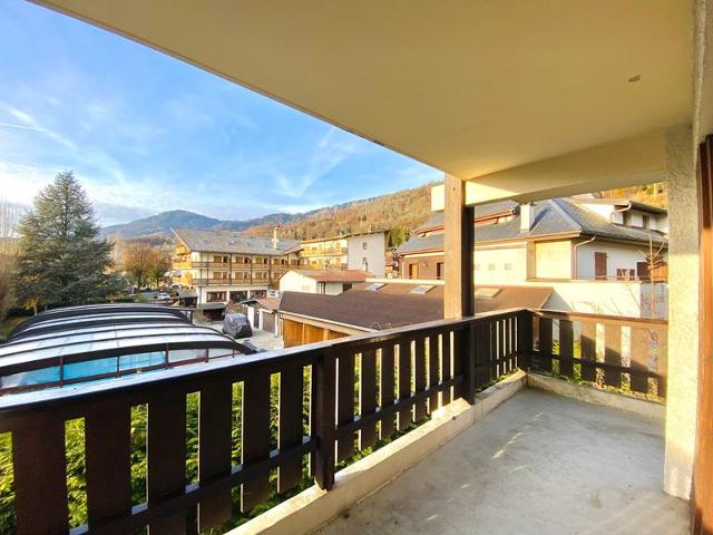 Renovated apartment in village center with balcony and skibus access FR-1-624-145 - Samoëns