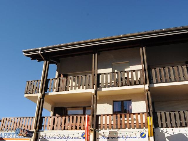 Renovated apartment in village center with balcony and skibus access FR-1-624-145 - Samoëns