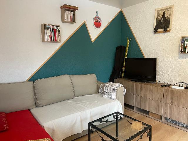 Renovated apartment in village center with balcony and skibus access FR-1-624-145 - Samoëns