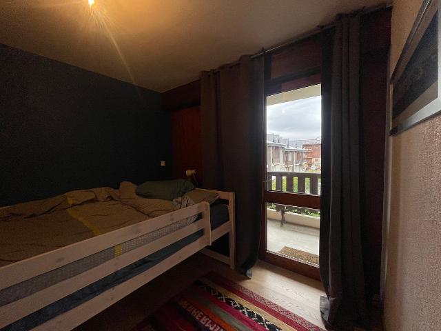 Renovated apartment in village center with balcony and skibus access FR-1-624-145 - Samoëns
