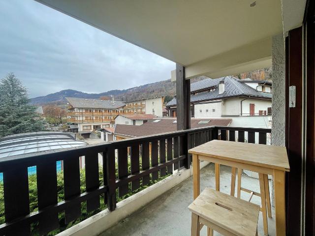 Renovated apartment in village center with balcony and skibus access FR-1-624-145 - Samoëns