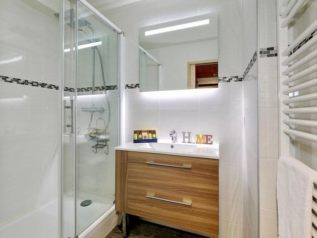 Renovated Family Apartment in Courchevel 1650 - Sleeps 6, Close to Slopes with Stunning Views FR-1-575-206 - Courchevel 1650