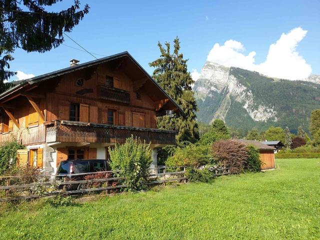 Quiet apartment near lake with garden, balcony, parking and wifi FR-1-624-150 - Samoëns