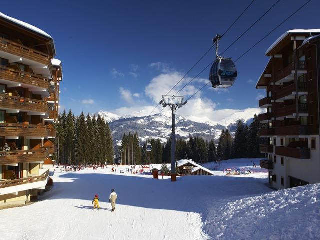 Cozy Ski-In Studio with Balcony, WiFi & Mountain View, 150m from Morillon Village Center FR-1-412-94 - Morillon Village