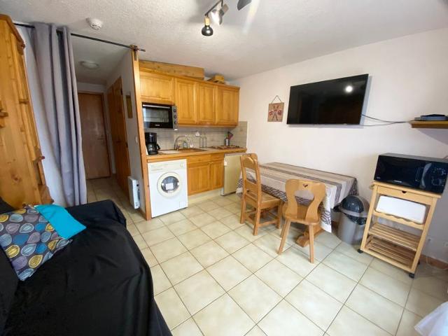 Cozy Ski-In Studio with Balcony, WiFi & Mountain View, 150m from Morillon Village Center FR-1-412-94 - Morillon Village