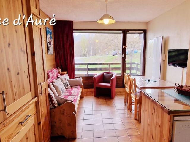 Cozy Apt for 6, Near Slopes & Shops, Balcony, Mountain View, Fully Equipped Kitchen, 2 Bathrooms FR-1-755-13 - Plagne Montalbert
