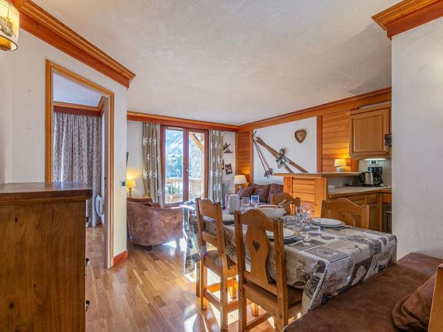 Charming apartment with WiFi, balcony, and village view FR-1-694-128 - Val d'Isère Centre