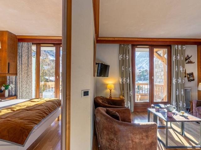 Charming apartment with WiFi, balcony, and village view FR-1-694-128 - Val d'Isère Centre