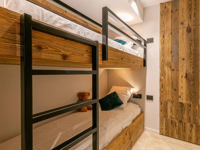 Ski-in/Ski-out Apartment with WiFi, Garage, and Balcony in Val-d'Isère FR-1-694-347 - Val d'Isère Le Châtelard