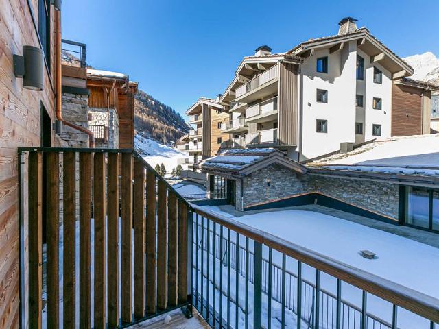 Ski-in/Ski-out Apartment with WiFi, Garage, and Balcony in Val-d'Isère FR-1-694-347 - Val d'Isère Le Châtelard