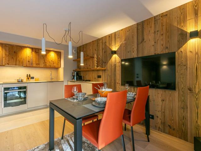 Ski-in/Ski-out Apartment with WiFi, Garage, and Balcony in Val-d'Isère FR-1-694-347 - Val d'Isère Le Châtelard