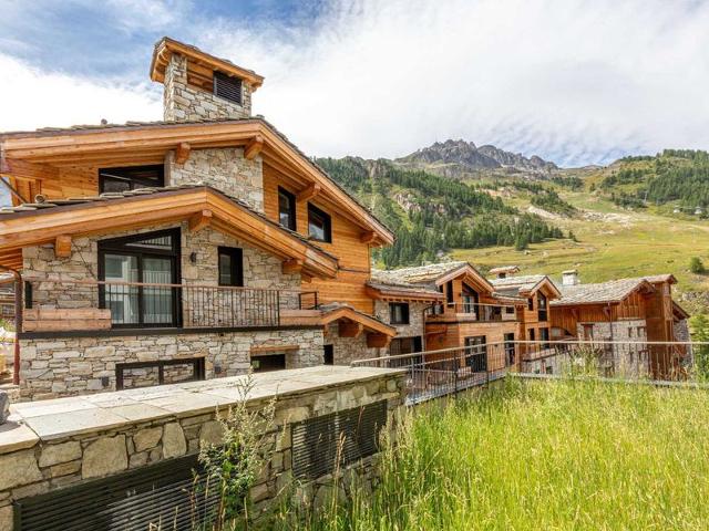 Ski-in/Ski-out Apartment with WiFi, Garage, and Balcony in Val-d'Isère FR-1-694-347 - Val d'Isère Le Châtelard