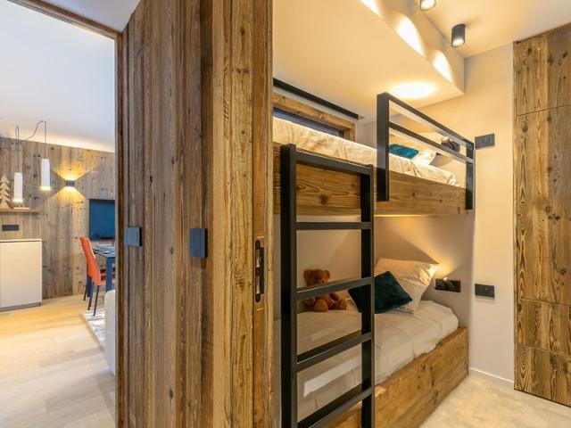 Ski-in/Ski-out Apartment with WiFi, Garage, and Balcony in Val-d'Isère FR-1-694-347 - Val d'Isère Le Châtelard