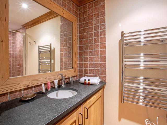 Luxury Apartment, Spacious and Comfortable, Ski-In/Ski-Out, Near Children's Village FR-1-694-114 - Val d'Isère Centre
