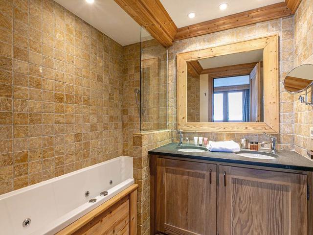 Luxury Apartment, Spacious and Comfortable, Ski-In/Ski-Out, Near Children's Village FR-1-694-114 - Val d'Isère Centre
