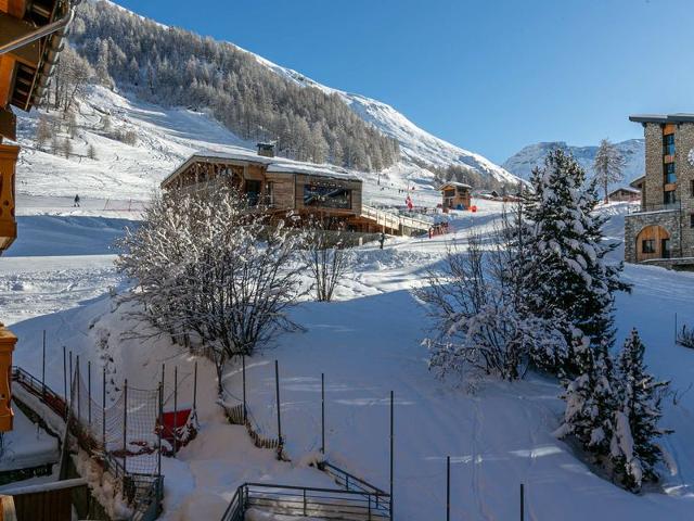 Luxury Apartment, Spacious and Comfortable, Ski-In/Ski-Out, Near Children's Village FR-1-694-114 - Val d'Isère Centre