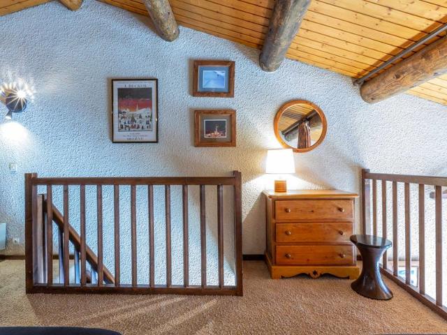 Rustic Mountain-Style Duplex with Large South-Facing Terrace near Val-d'Isère Village FR-1-694-198 - Val d'Isère Centre