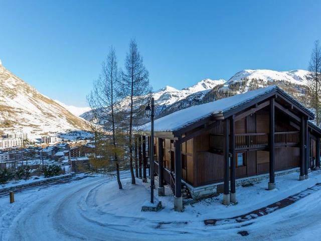 Luxury Apartment with Stunning Terrace in Chalet Emeraude, Val-d'Isère FR-1-694-206 - Val d'Isère Centre