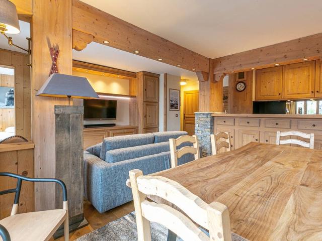 Luxury Apartment with Stunning Terrace in Chalet Emeraude, Val-d'Isère FR-1-694-206 - Val d'Isère Centre