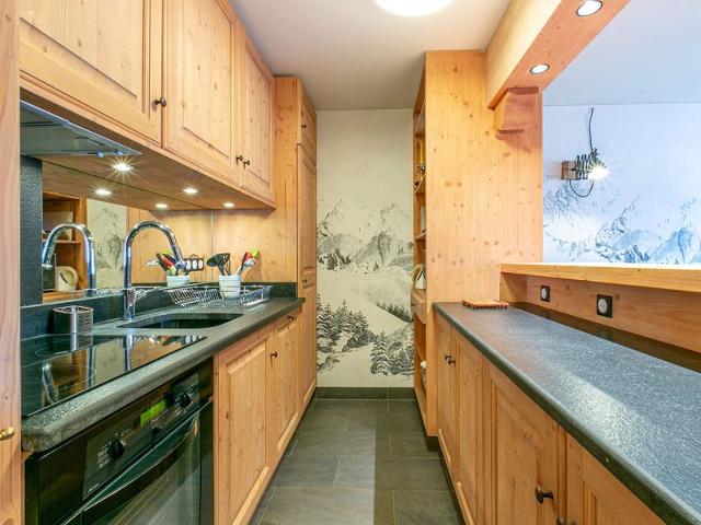 Luxury Apartment with Stunning Terrace in Chalet Emeraude, Val-d'Isère FR-1-694-206 - Val d'Isère Centre