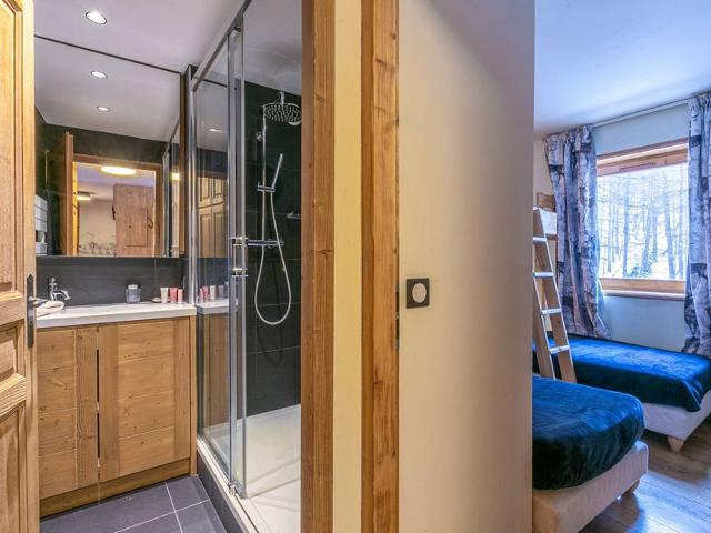 Luxury Apartment with Stunning Terrace in Chalet Emeraude, Val-d'Isère FR-1-694-206 - Val d'Isère Centre