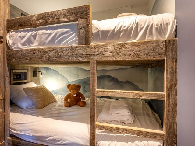 Superb Ski-In/Ski-Out Apartment with Covered Parking and WiFi in Val-d'Isère FR-1-694-317 - Val d'Isère Centre
