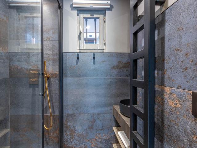 Superb Ski-In/Ski-Out Apartment with Covered Parking and WiFi in Val-d'Isère FR-1-694-317 - Val d'Isère Centre