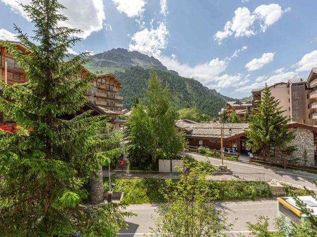Superb Ski-In/Ski-Out Apartment with Covered Parking and WiFi in Val-d'Isère FR-1-694-317 - Val d'Isère Centre