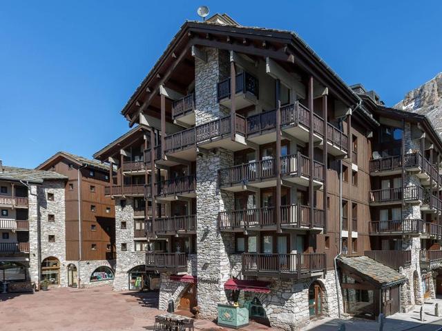 Superb Ski-In/Ski-Out Apartment with Covered Parking and WiFi in Val-d'Isère FR-1-694-317 - Val d'Isère Centre